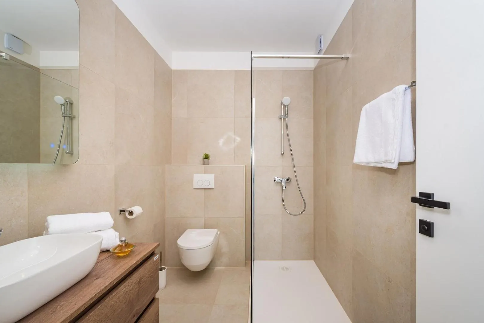 Luxury Villa Spectrum Pool 32M2 Sauna Posedarje